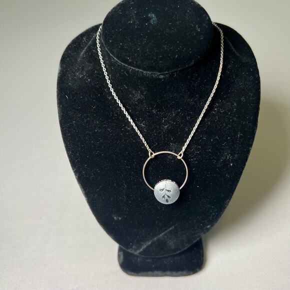 5/ $25 Silver reversible floating necklace - Picture 4 of 7